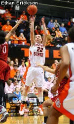 Women's Basketball Falls at No. 2 Stanford