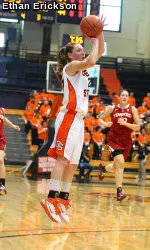 Women's Hoops Outlasts Washington to Nab Pac-12 Opener