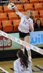 Volleyball Holds Off Santa Clara In Four Sets