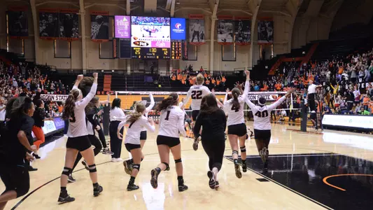 Team Rushes Court After Win Over the Ducks