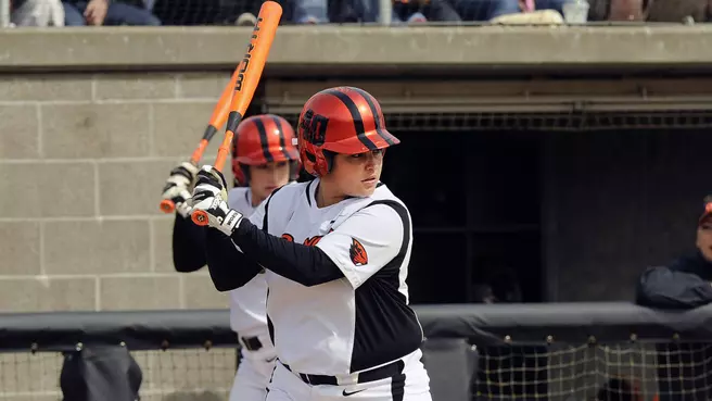 Gonzalez Homers, but Beavers Fall to Arizona
