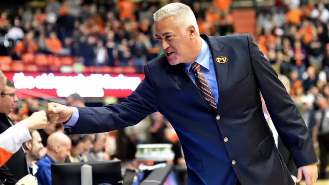 Tinkle Named Semifinalist For Naismith COY