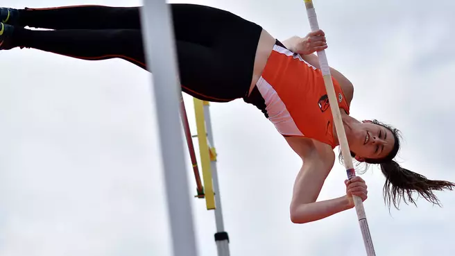 Haun Sets Pole Vault Mark at Stanford Meet