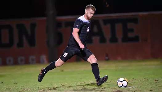 Mueller dribbles vs Fairfield
