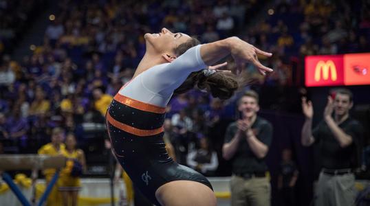 Kaitlyn Yanish vault - LSU