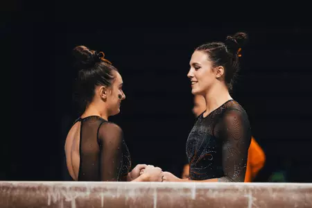 Ellie Weaver & Sage Thompson