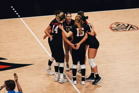 VB huddle vs. Washington