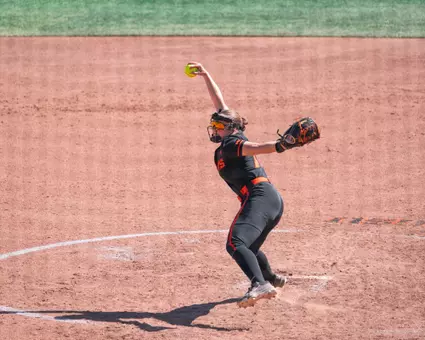 Amelia Streuber pitching.
