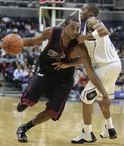 COLLINS TAKES OVER TO LEAD MEN'S BASKETBALL TO 75-57 WIN AT GEORGETOWN Image