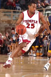 MEN'S BASKETBALL EVENS RECORD WITH A CONVINCING 69-53 WIN AT RHODE ISLAND Image