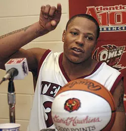 HAWKINS HITS CAREER-HIGH 41 POINTS AND REACHES 2000-POINT PLATEAU IN THRILLING 98-92 DOUBLE OVERTIME WIN OVER UMASS Image