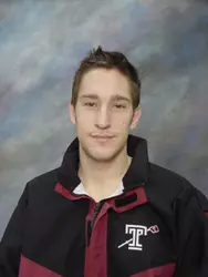 MEN'S CREW VARSITY 8 RETAINS DAD VAIL REGATTA TITLE Image