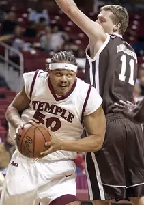 MEN'S BASKETBALL EVENS RECORD WITH A 71-47 WIN OVER ST. BONNIES Image