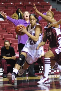 DUPREE EARNS DOUBLE-DOUBLE TO LIFT #21/20 TEMPLE OVER OREGON, 51-46 Image