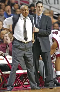 MEN'S BASKETBALL SIGNS THREE PLAYER DURING EARLY PERIOD Image