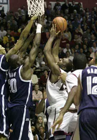 OWLS FALL TO NO. 3-RANKED VILLANOVA IN NEW YEAR'S EVE BIG 5 BATTLE AT THE PALESTRA Image