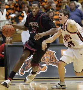 MEN'S BASKETBALL TOPS PRINCETON, 60-47 Image