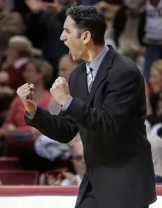 OWLS CLINCH SECOND PLACE TIE WITH 61-48 WIN OVER UMASS Image