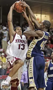 COLONIALS TOO MUCH FOR ILL OWLS, WIN 74-58 Image