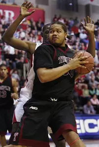 MEN'S BASKETBALL FALLS IN FINAL SECONDS TO SAINT JOSEPH'S, 59-57 Image