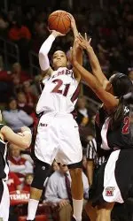 Upset-Minded Owls Fall Late in 77-66 Loss to Top-Ranked Maryland Image