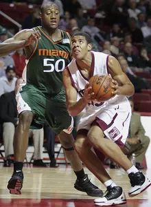 MEN'S BASKETBALL MISSES THE MARK IN 56-51 LOSS AT SAINT LOUIS Image