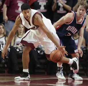 OWLS HOLD SPIDERS TO BUILDING- LOW POINT TOTAL IN 69-30 A-10 VICTORY Image