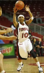 Women's Basketball Escapes Western Michigan, 72-68 Image