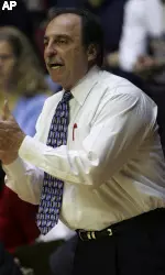 Streaking Owls Dominate Rival Quakers 80-64 Image