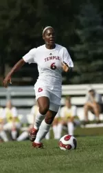 Women's Soccer Defeats George Washington 2-1 on Senior Day Image