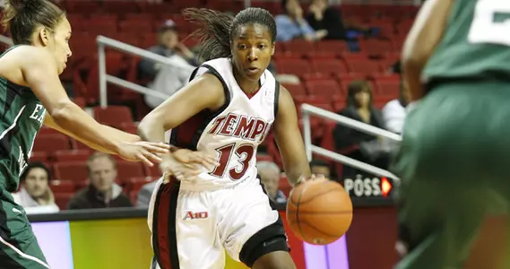 Wallace Scores 22 in Leading Women’s Basketball to Win Over UMass Image