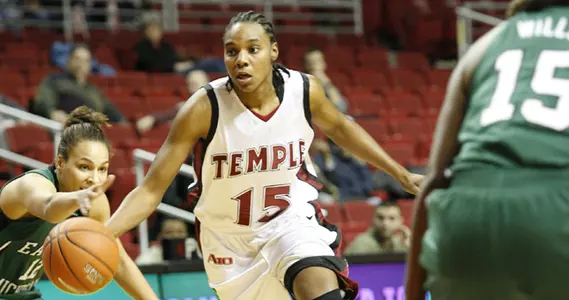 Women’s Basketball Wins a Nail-Biter on the Road at Hampton Image