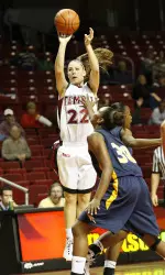 Temple Women's Basketball Falls, 73-50, To Charlotte In Atlantic 10 Semifinal Image
