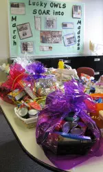 Temple & St. Joe's SAAC Team Up for Food Drive Image