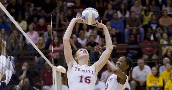 Volleyball Takes #24 Saint Louis to Four Sets in A-10 Road Loss Image