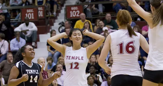 Volleyball Sweeps La Salle in Weekday Matchup Image