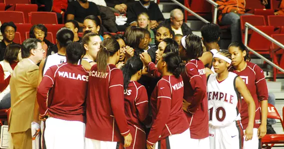 WBB team huddle
