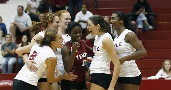 Volleyball Wins Back-to-Back Matches at Big 5 Tournament Image