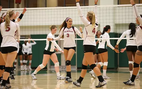 Volleyball Beats Weber State, 3-1, at the Penn Invitational Image