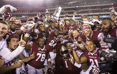 The Owls celebrate Senior Night and clinching the American East Division