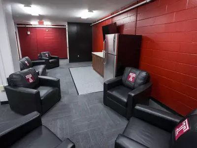 2014_08_28 Olympic Sports Locker Rooms