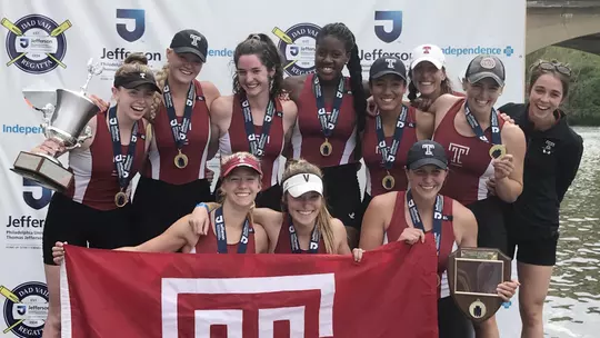 2V8 Dad Vail Medal Stand