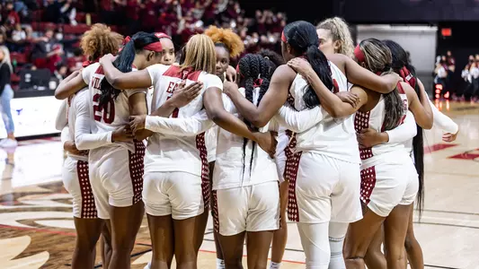 WBB Team Huddle Saint Francis
