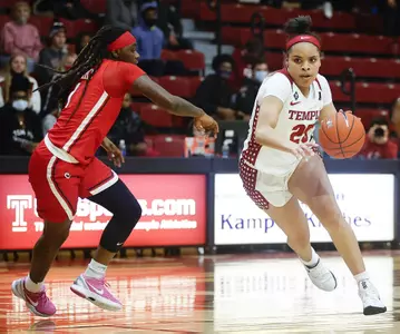 Mia Davis vs. St. John's