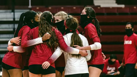 Temple Volleyball huddle vs. Towson