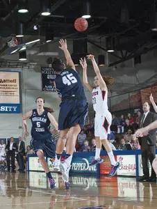 Ea Shoushtari scored a team-high 11 points at Santa Clara