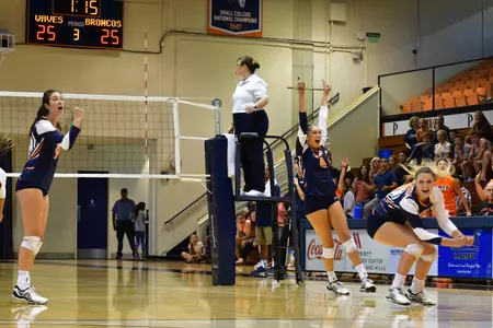 Jasmine Gross (9) Heidi Dyer (4) (Photo By: Paige Fecske)