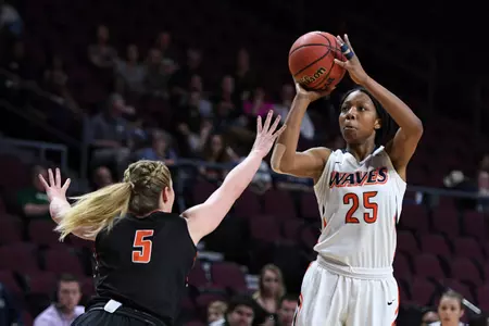 Yasmine Robinson-Bacote (Kyle Terada/WCC photo)