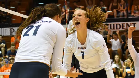 Hannah Frohling (1), Alli O'Harra (7) (Photo by Sarah Otteman