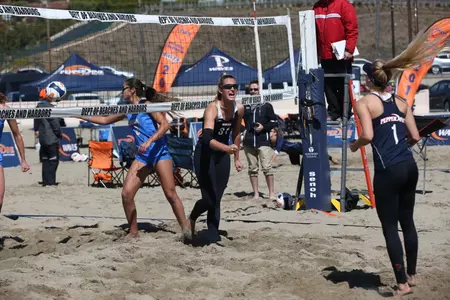 Deahna Kraft (31), Corinne Quiggle (1) (Photo by Jeff Golden)